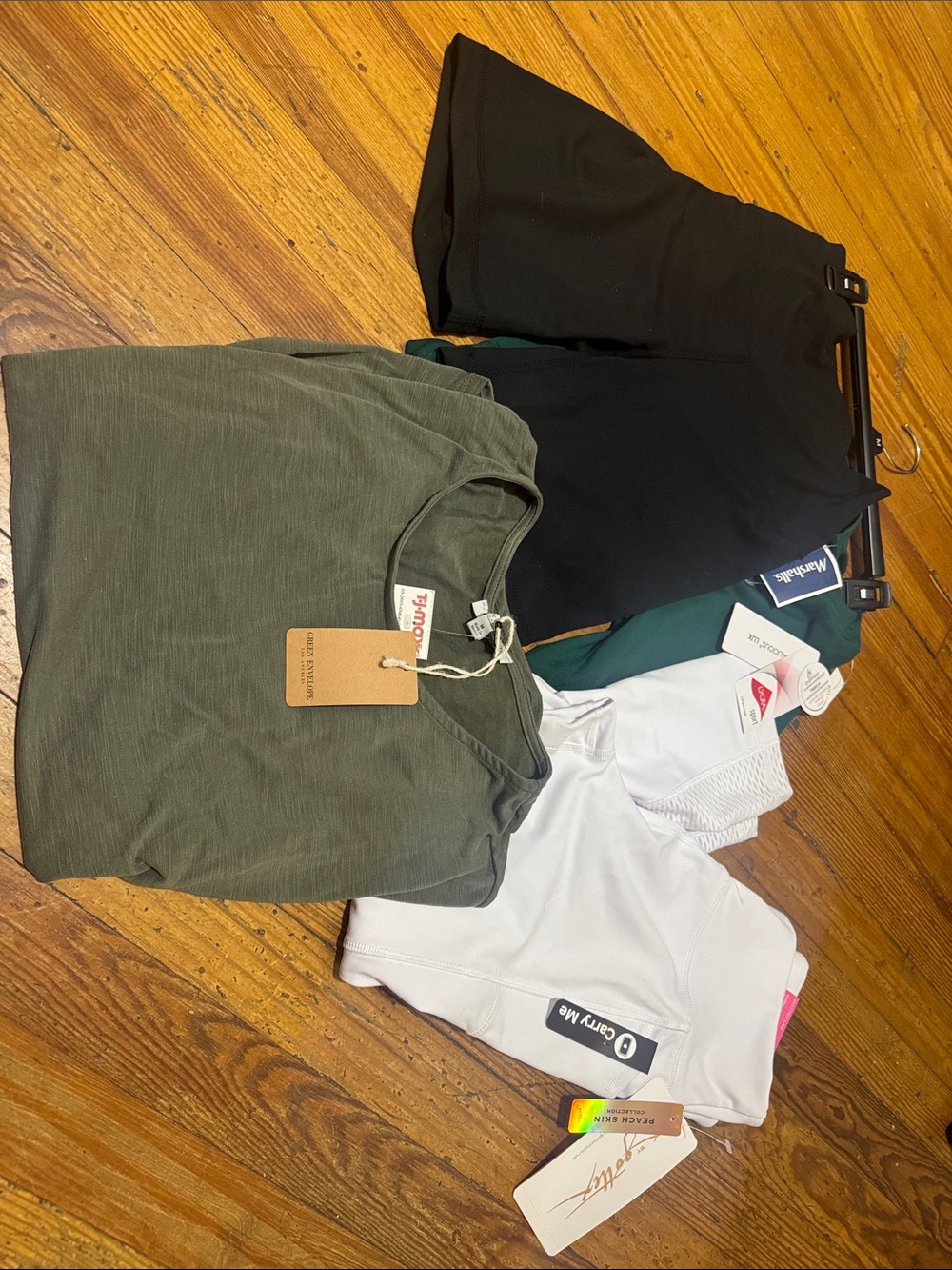 Women's  Green Envelope Top White Capri Yogalicious Green and Black Shorts Med